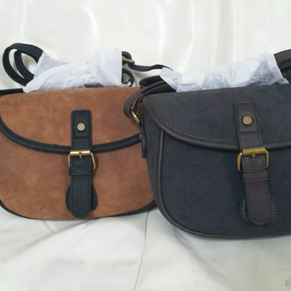 New G.H.BASS CROSS BODY BAG** Navy Blue***